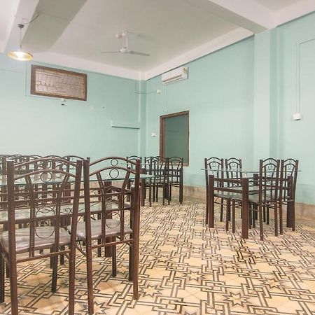Oyo Indiraj Hotel Гувахати Екстериор снимка