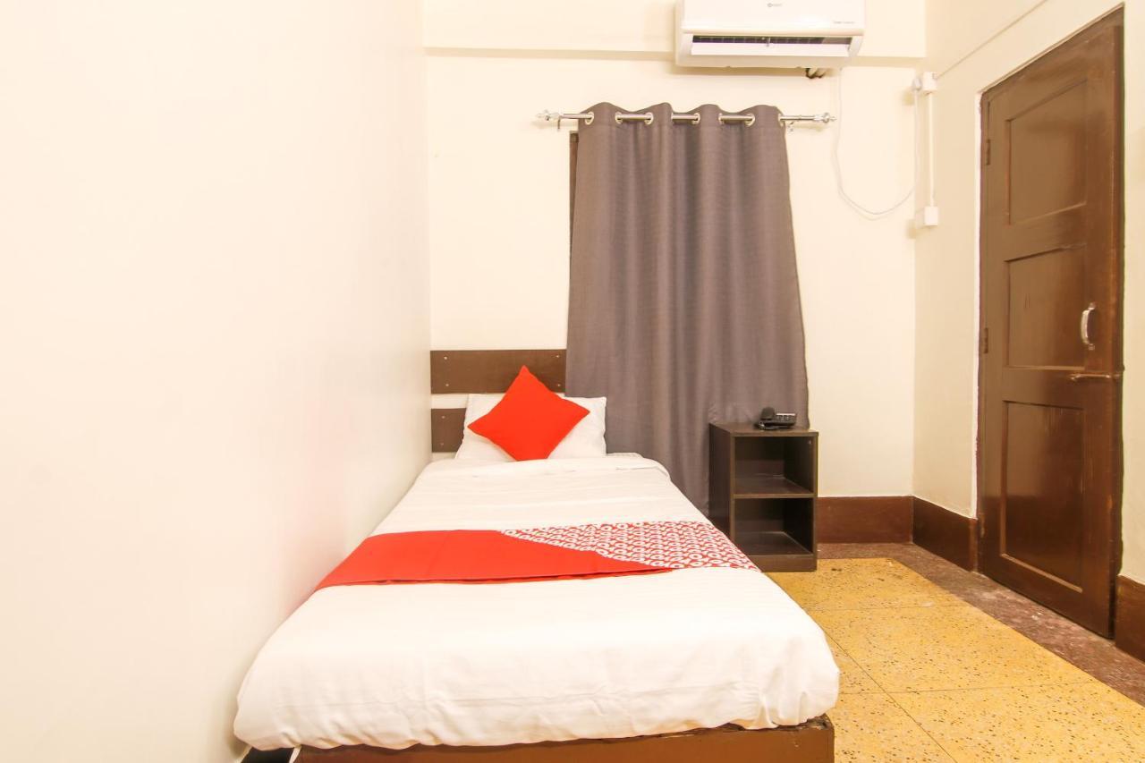 Oyo Indiraj Hotel Гувахати Екстериор снимка