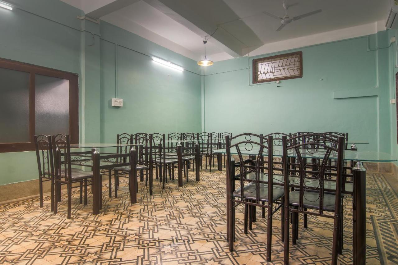 Oyo Indiraj Hotel Гувахати Екстериор снимка