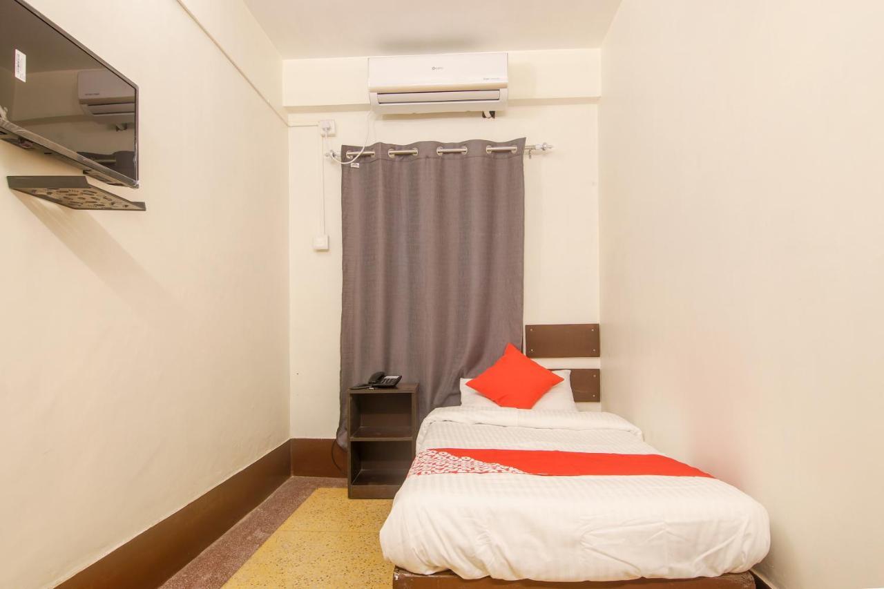 Oyo Indiraj Hotel Гувахати Екстериор снимка