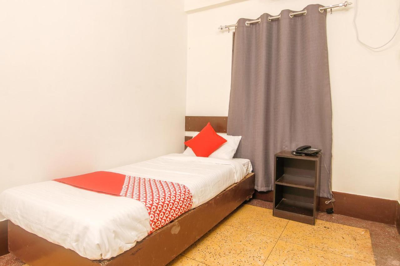 Oyo Indiraj Hotel Гувахати Екстериор снимка